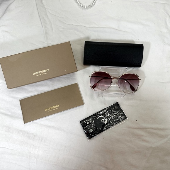 Burberry Accessories - 💜💜💜🩷NWOT BURBERRY 60mm GRADIENT SUNGLASSES🩷🩷🩷💜